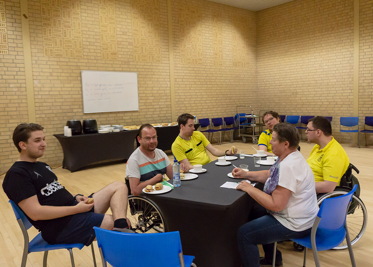 Lunch voor scheidsrechters en organisatie