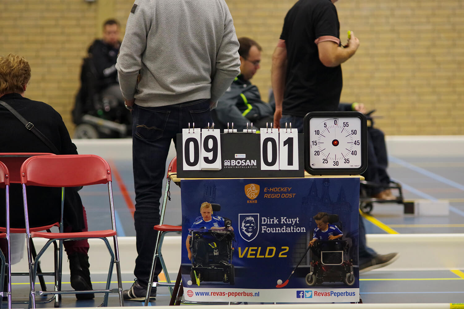 Scoreboard staat op 9-1. Bij het Dirk Kuyt Foundation Veld